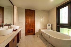 Villa hướng vườn (Garden View Villa)