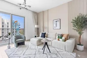 Silkhaus Chic 1BDR with Canal View on Yas Island - Al Rahba