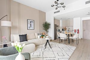 Silkhaus Vacation Homes Chic 1BDR with Canal View on Yas Island