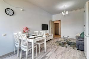 Homie Gray Apartment - Private Parking - Self Check-In