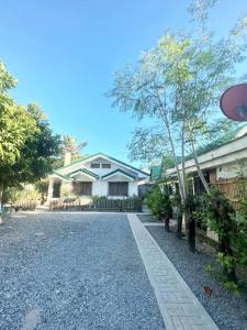 RRJ Bungalow 1Br, 2Aircon 4 minutes walk to the beach
