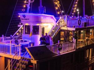 Oasis Bay Party Cruise - Ha Long Bay Tour