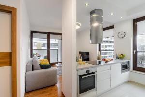 Premium Apartments with FREE Parking Near Muzeum Powstania