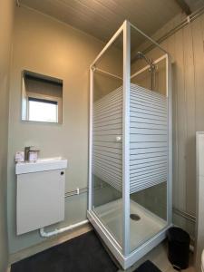 Bright cabin close to RVK with a Hot Tub