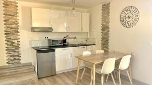 Appartements 2 hebergements - 10 couchages - parking, piscine, jacuzzi - convivialite : photos des chambres