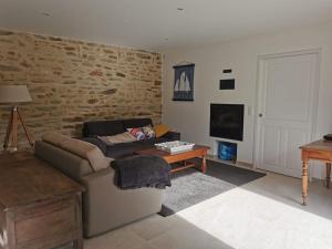 Maisons de vacances Maison de pecheur restauree 2022 a 800 m de la plage, GR34 : photos des chambres