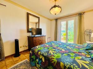 Studio Soleil - Piscine, Parking, Jardin, Calme, Wifi, 2 personnes