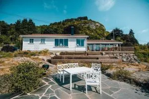 Flott Feriehus ved sjøen Farsund - 法尔松