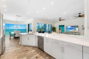 Just Renovated, Beachfront Pool Home, Panoramic Gulf Views