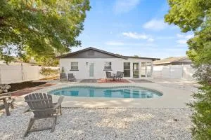 Sunny Palmetto Oasis- 4BR Home with Private Pool home - Terra Ceia
