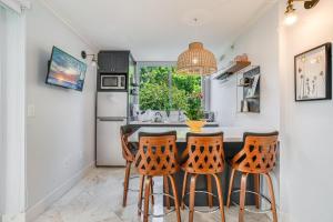 The Palms Coconut Grove 1 bedroom condo includes parking