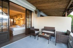 Stay with Maira at Moonlight