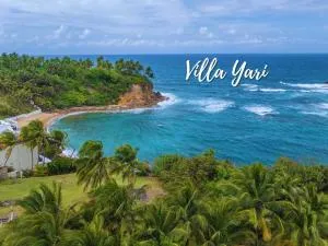 Upscale villa in gated community beach access Yari - Brenas