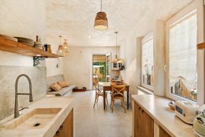 Fontarcella, Heart & Roots