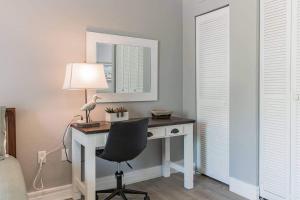 Forest Beach Condo Walk to Coligny