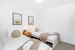 City Life 2BR Apt with Pool,Gym, Sauna, Carbay