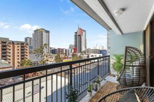 City Life 2BR Apt with Pool,Gym, Sauna, Carbay