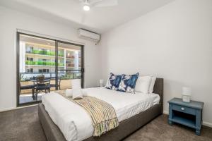 Central 2BR Stylish Apt Located in Greenway - Hosted by Canstay