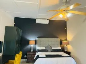 Room in Guest room - Busa House Self-Catering Guest House - Boschjeskop