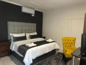 Room in Guest room - Busa House Self-Catering guest house Caravan Park - Boschjeskop