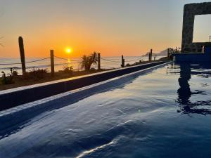 Cerritos Beach Oceanfront Condo , The Wave