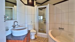 Trio Towers Beach View Apartment