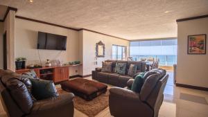 Trio Towers Beach View Apartment