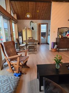Cozy cottage with private beach access
