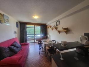 Studio ensoleillé avec balcon au centre de Montgenèvre, proche commodités et pistes - FR-1-266-128