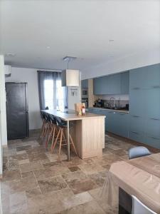 Grande maison de vacances récente