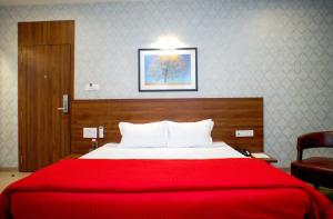 Mastiff Hotel Chinchwad by OTHPL