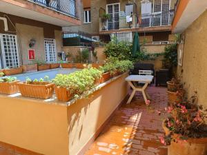 Vatican tiny house by Gialel