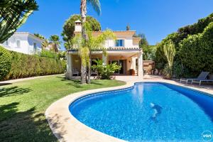 ViVi Homes -Villa Alpetona Private Pool, Garden & Beach
