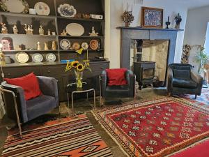 One Bedroom Basement Flat in Canynge Square