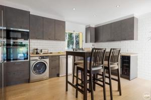 ViVi Homes -Villa Alpetona Private Pool, Garden & Terrace