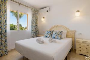 ViVi Homes -Villa Alpetona Private Pool, Garden & Beach