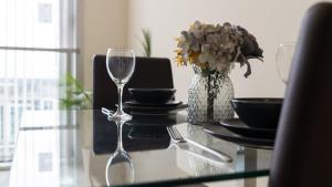 Cotels at The HUB Serviced Apartments Fibre WiFi, Central Location in Vibrant Leisure Quarter, Free Parking