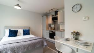 Cotels at The HUB Serviced Apartments, Superfast Broadband, Central Location, Free Parking