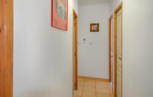 Maisons de vacances Gorgeous Home In Tarascon With Wifi : photos des chambres