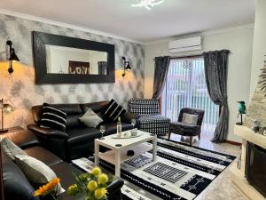 200M - Train Station Barrinha Beach House & Pool