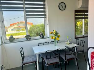 200M - Train Station Barrinha Beach House & Pool