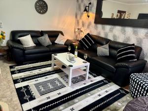 200M - Train Station Barrinha Beach House & Pool