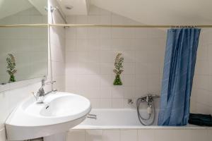 Maisons de vacances Villa Paloma - Great location - Sea View - Alps : photos des chambres