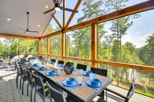 Hot Tub and Dock Lakefront Connelly Springs Escape - Моргантон