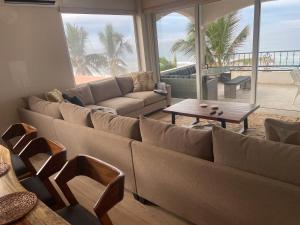 Cerritos Beach Oceanfront Condo , The Wave