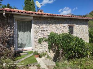 Maison en pierre, 3 chambres à 15 mn du centre de Menton et des plages