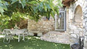 Maison en pierre, 3 chambres à 15 mn du centre de Menton et des plages