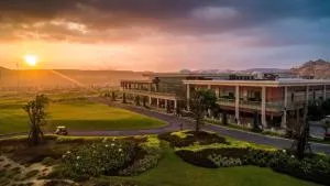 Phoenix Pool & Golf View Villa Cam Ranh - Cam Ranh