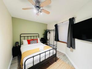 Irene Suite - Cozy 2BR Bungalow with Parking & WIFI