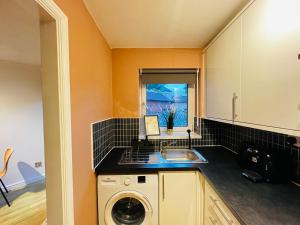 Irene Suite - Cozy 2BR Bungalow with Parking & WIFI